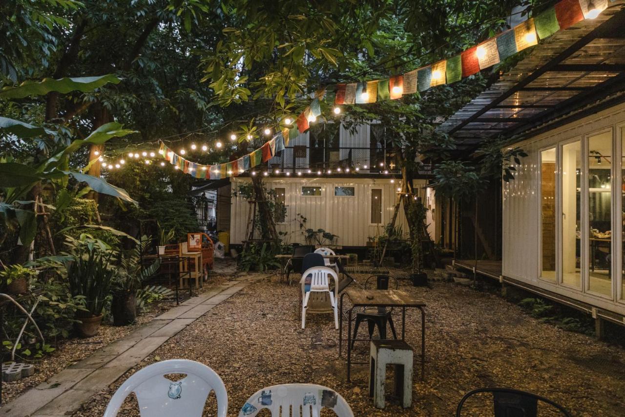 The Yard Bangkok Hostel Exterior foto