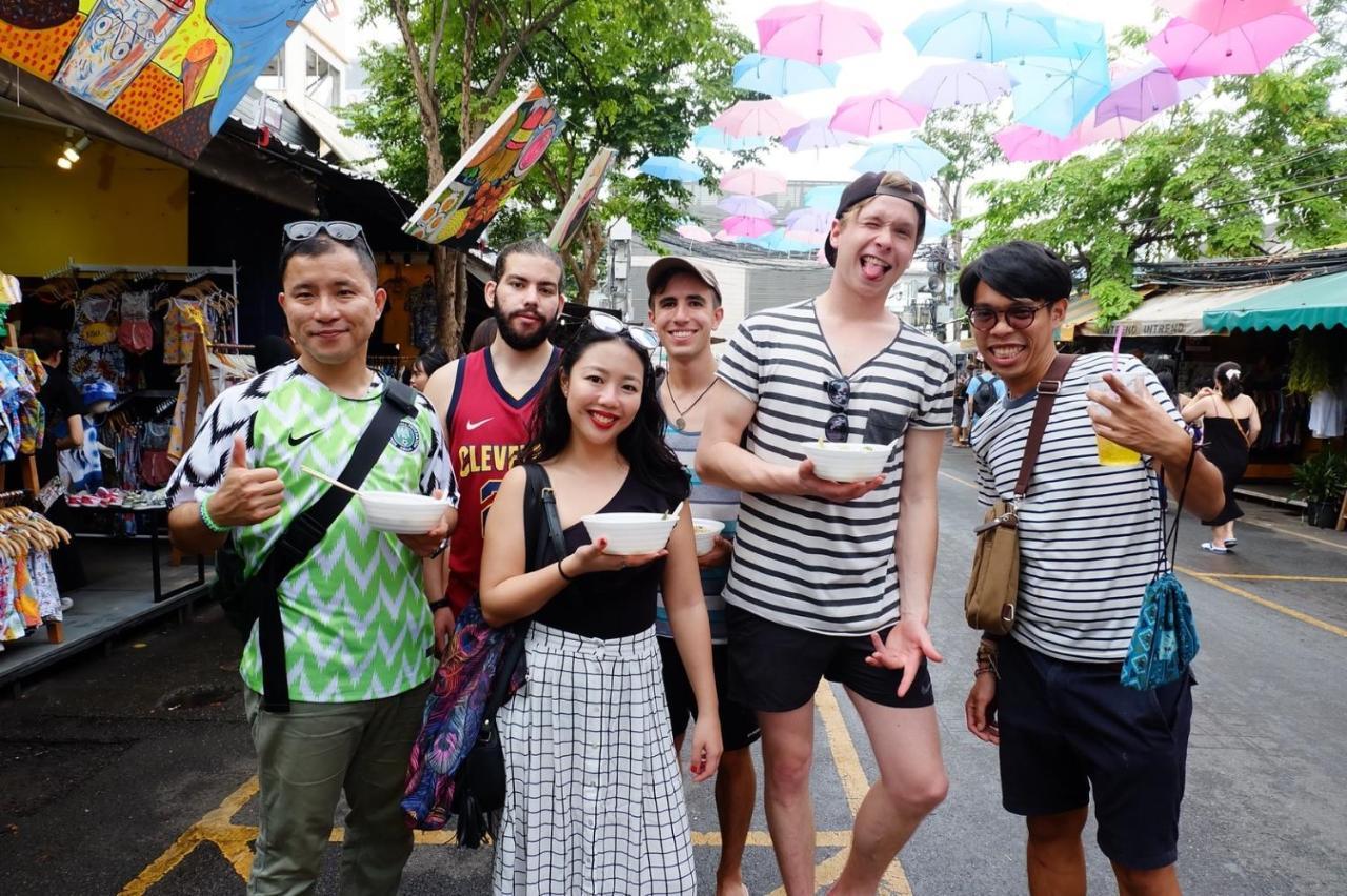 The Yard Bangkok Hostel Exterior foto